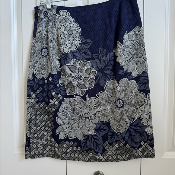 Talbots Blue Floral Silk Blend Knee Length Skirt Size 6 - Picture 2 of 6